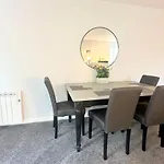 Superb 2 Bed 2 Bathroom Free Parking