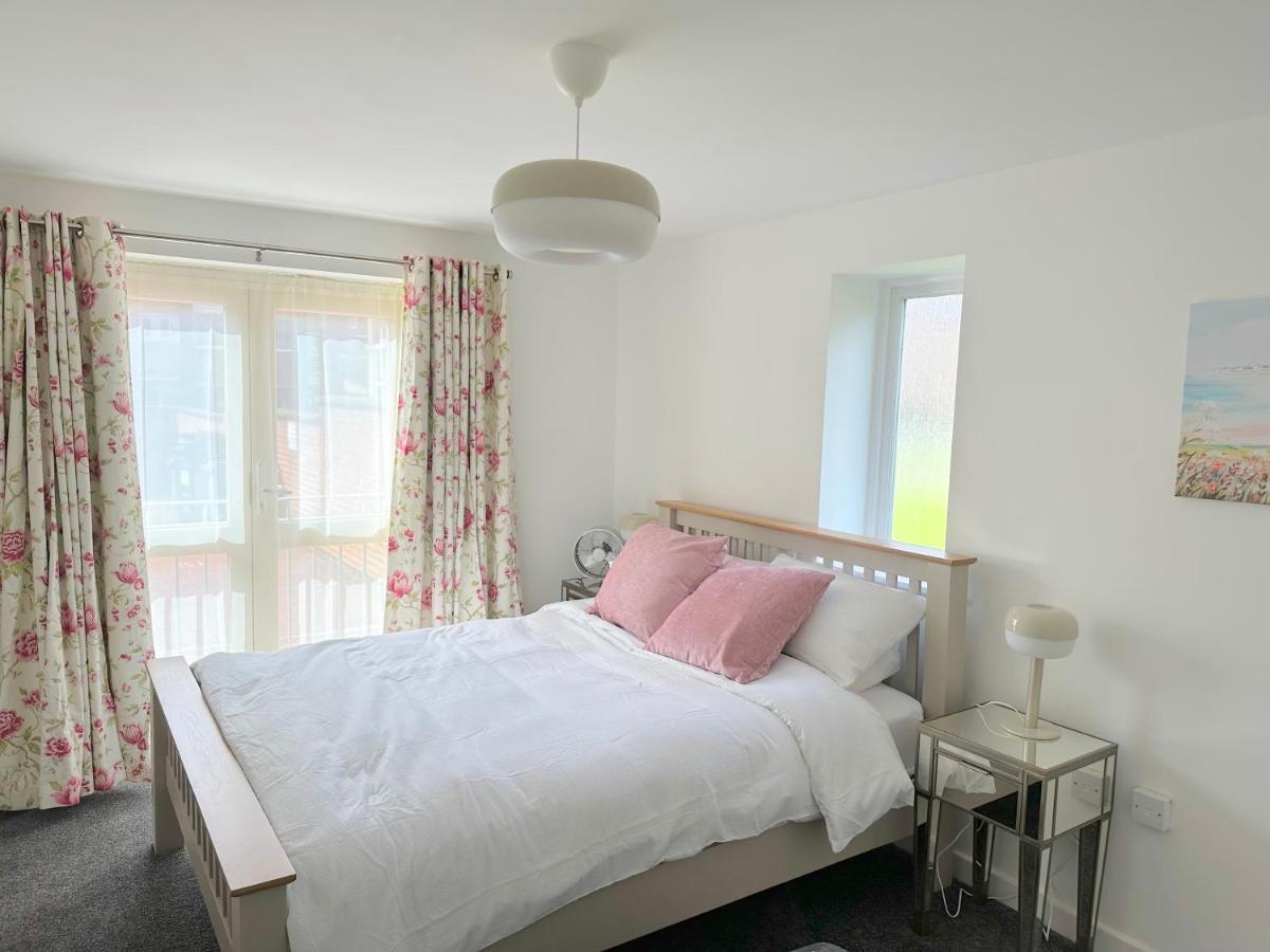 Apartment Superb 2 Bed 2 Bathroom Free Parking *