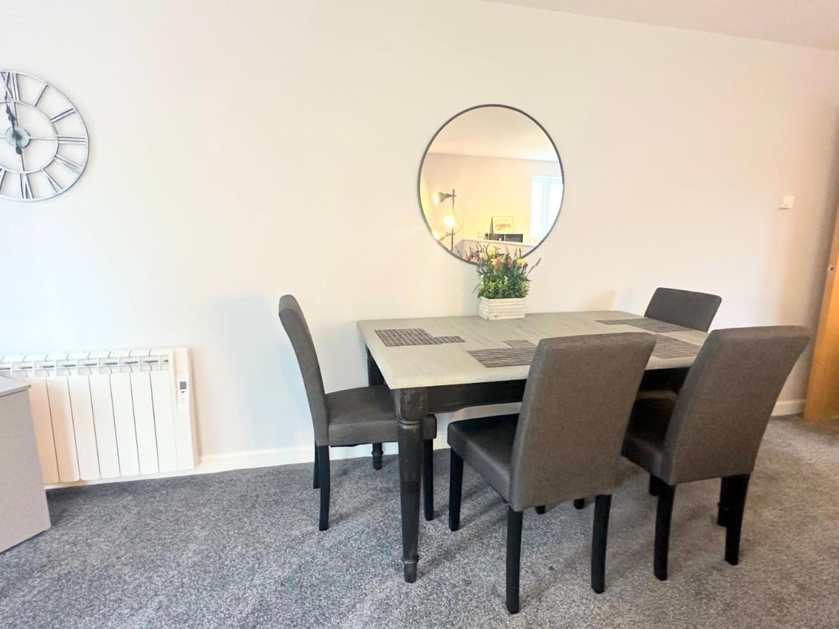 Superb 2 Bed 2 Bathroom Free Parking Apartment