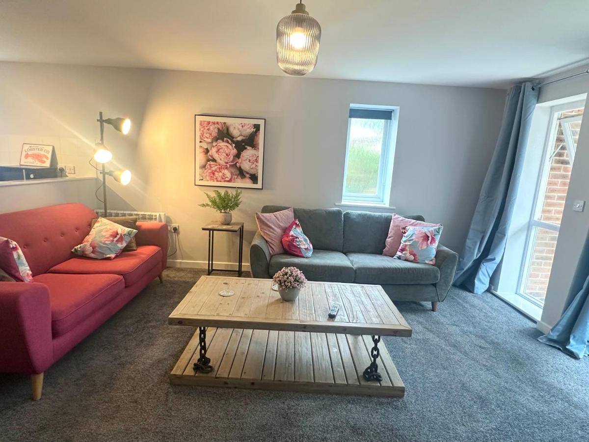 Superb 2 Bed 2 Bathroom Free Parking Apartment