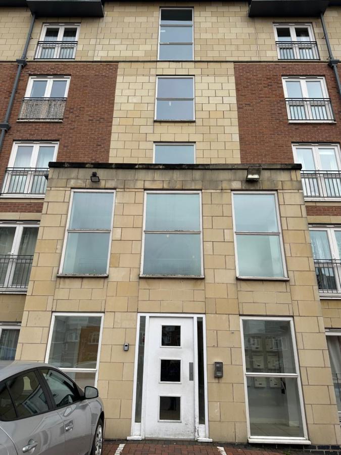 Apartment Superb 2 Bed 2 Bathroom Free Parking *